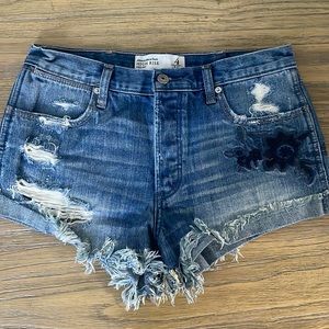 Abercrombie & Fitch embroidered high-rise shorts size 4 W 27